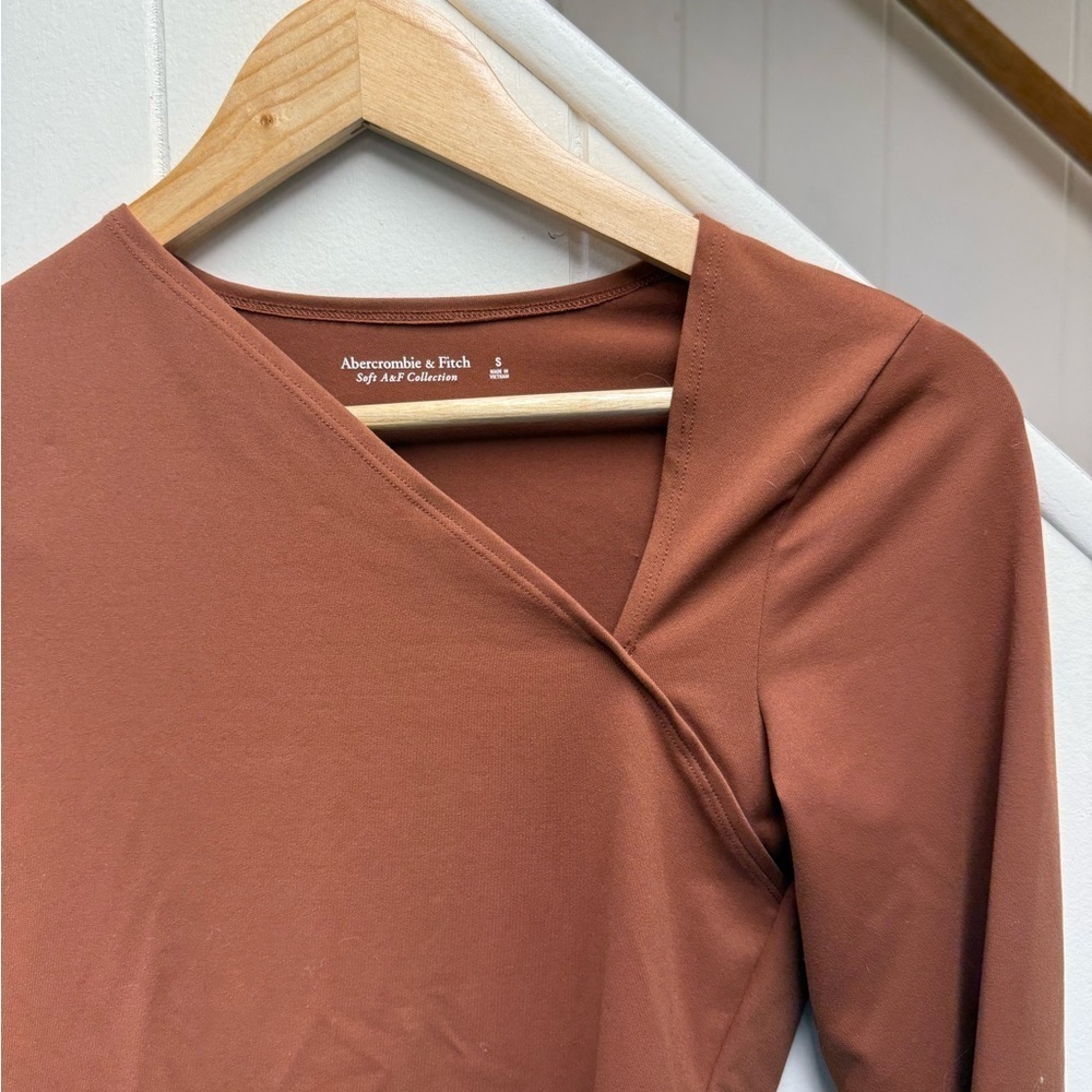 Abercrombie & Fitch Asymmetrical Rust Colored Soft A&F Collection Bodysuit Small - Picture 4 of 5